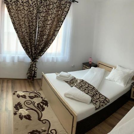 Hotel M Dey Vişeu de Sus Exteriér fotografie