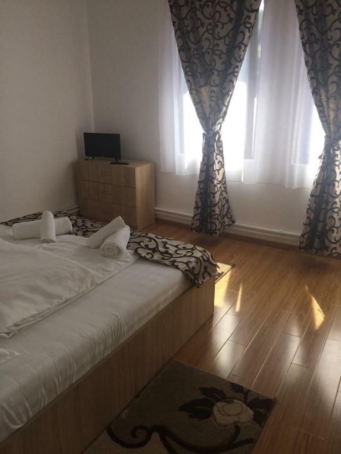 Hotel M Dey Vişeu de Sus Exteriér fotografie
